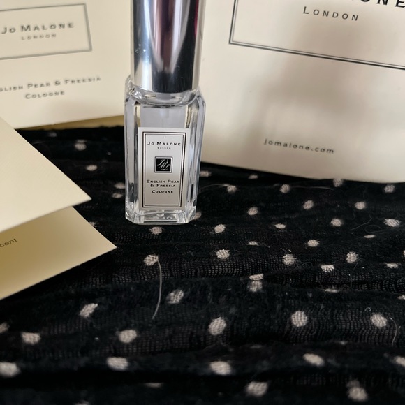 Jo Malone Sampler. 4 pieces including mini gift bag. Will include bonus. - Picture 3 of 5
